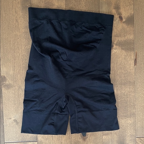 Maternity shapewear shorts - Picture 2 of 3